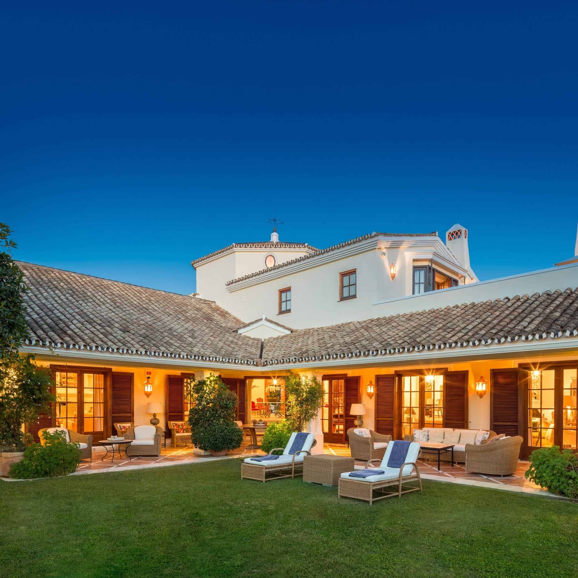 Villa Azahar at dusk, Andalusian façade and garden