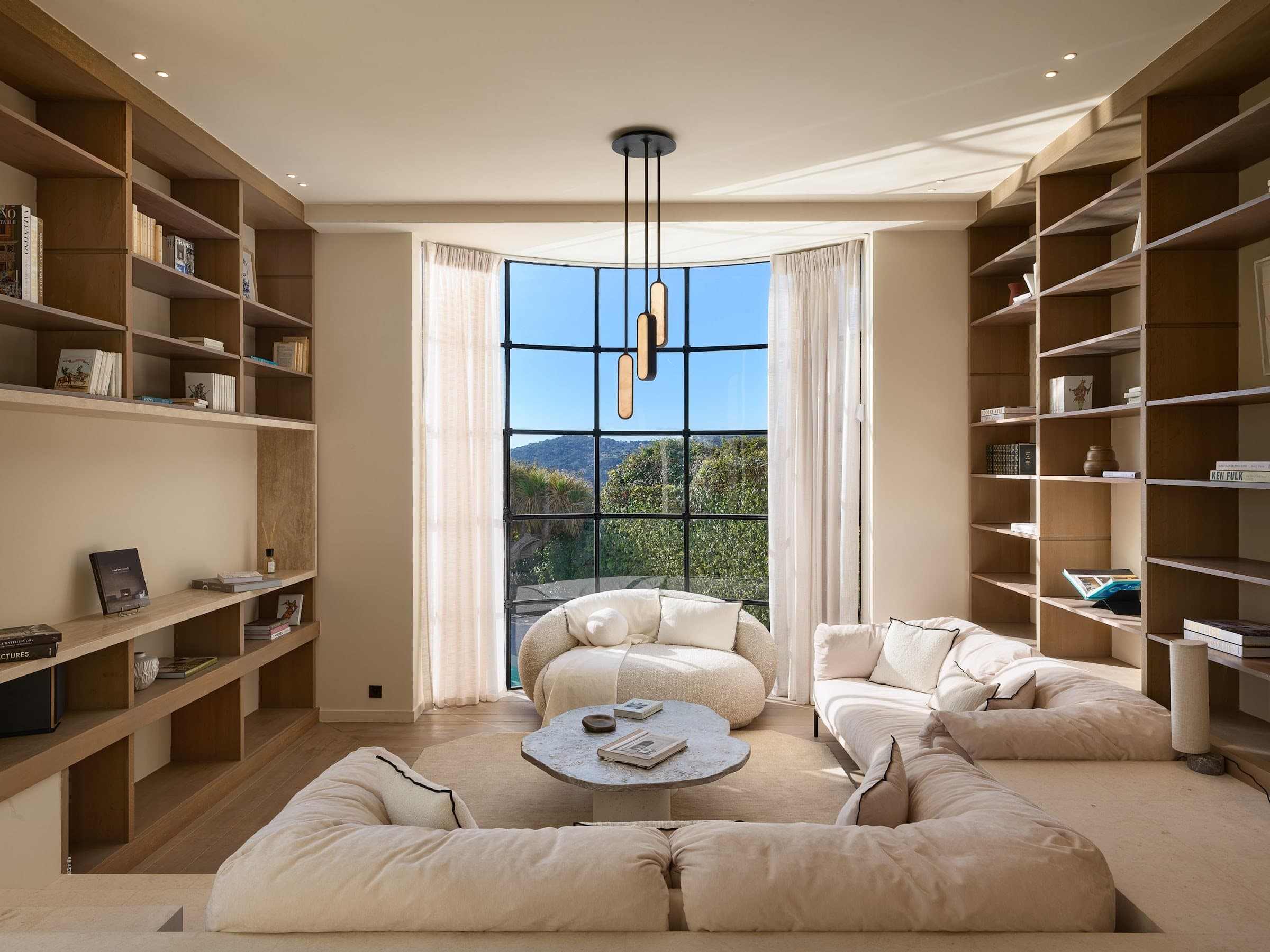Villa Belvédère library lounge beneath its arched window