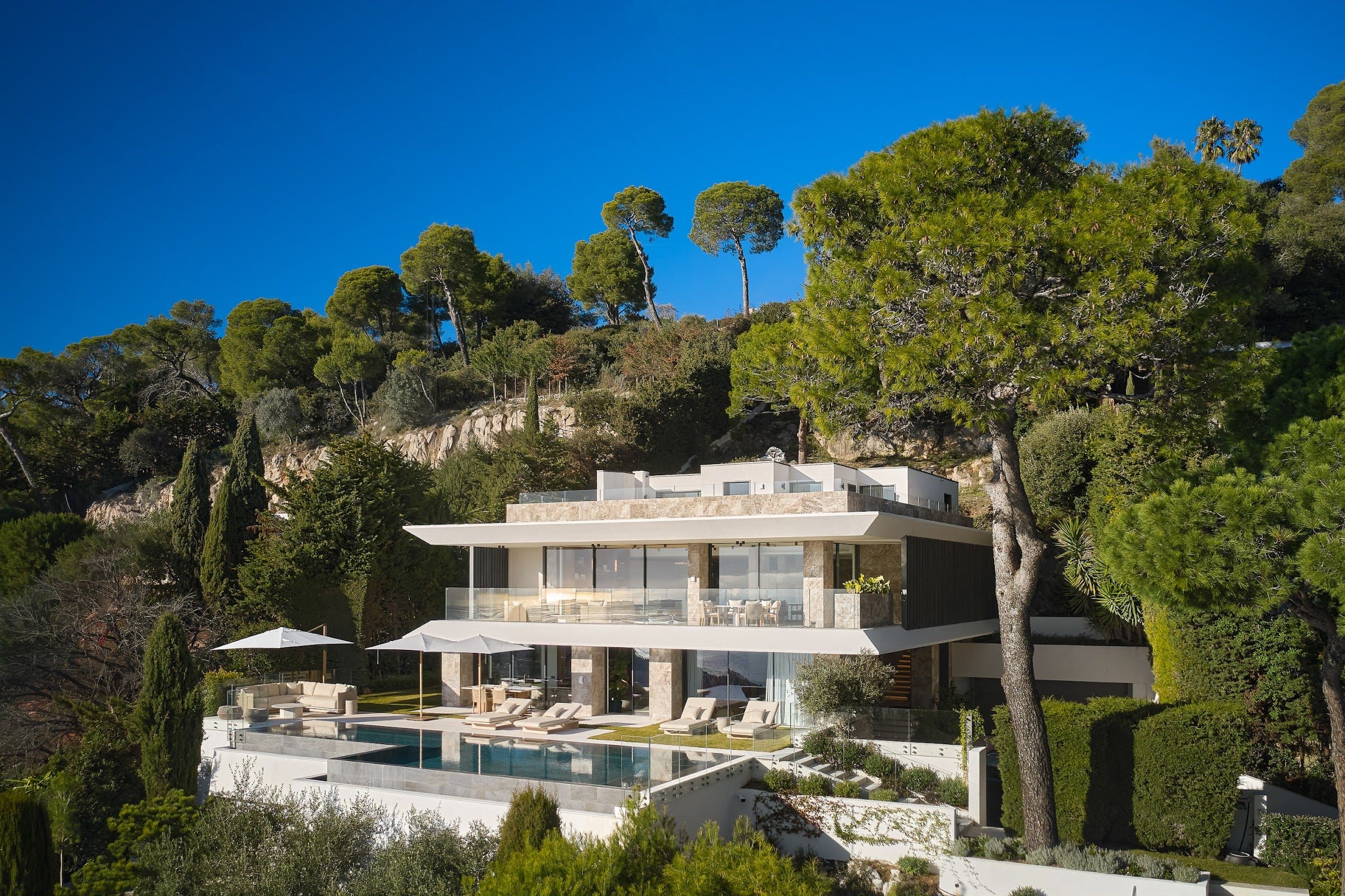 Villa Horizon, contemporary terraced architecture above the bay