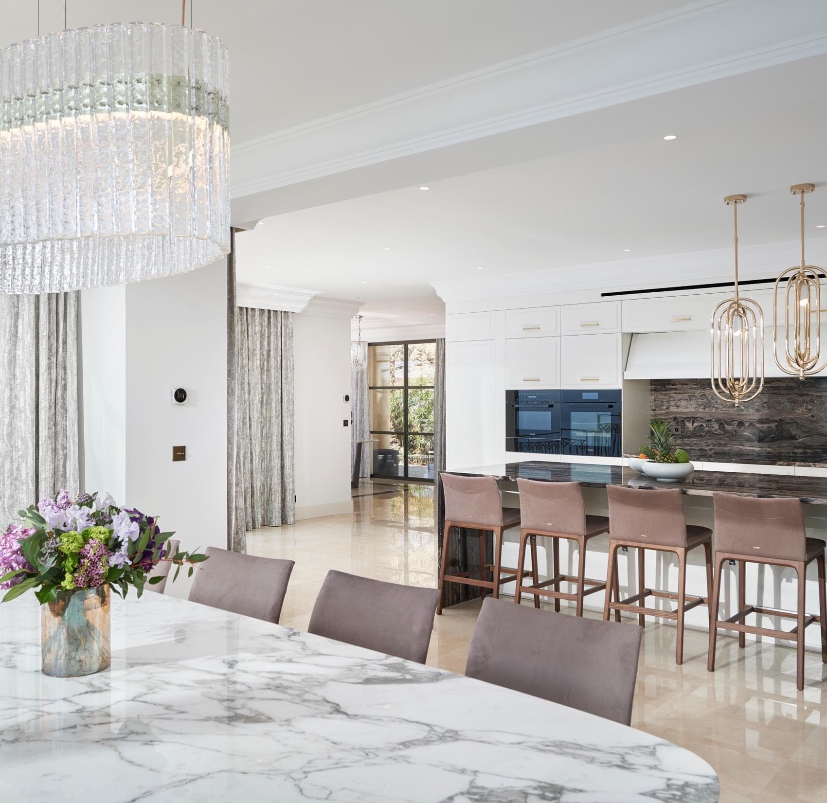 Villa Aurore open kitchen and dining table